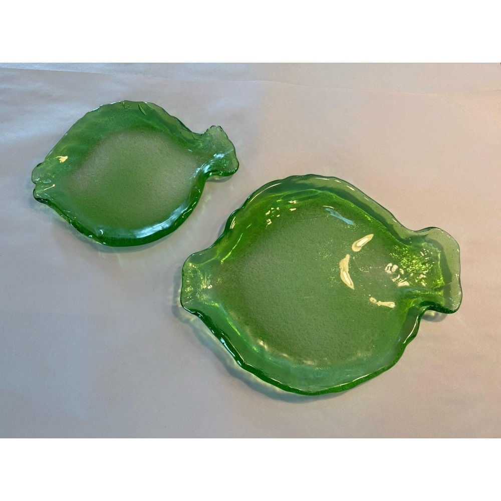 2 Amici Italy Green Art Glass Fish Plates Hand Blown Serving Set Translucent